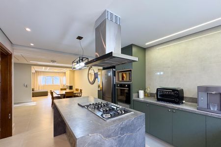 Casa à venda com 290m², 4 quartos e 7 vagas Casa à venda com 290m², 4 quartos e 7 vagasCozinha