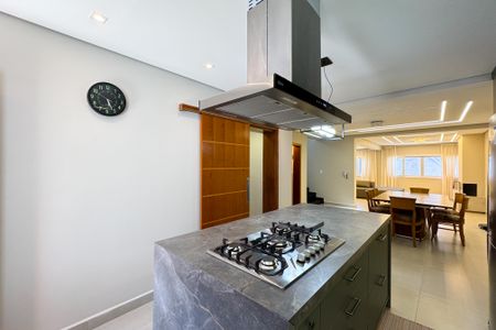 Casa à venda com 290m², 4 quartos e 7 vagas Casa à venda com 290m², 4 quartos e 7 vagasCozinha