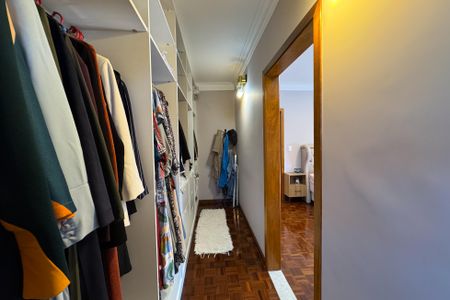 Casa à venda com 290m², 4 quartos e 7 vagas Casa à venda com 290m², 4 quartos e 7 vagasCloset - Suíte 2