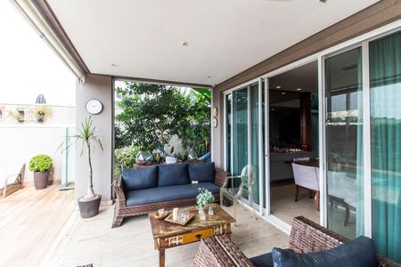 Casa de condomínio à venda com 341m², 2 quartos e 4 vagas Casa de condomínio à venda com 341m², 2 quartos e 4 vagasÁrea gourmet