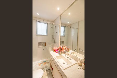 Casa de condomínio à venda com 341m², 2 quartos e 4 vagas Casa de condomínio à venda com 341m², 2 quartos e 4 vagasBanheiro da Suíte
