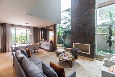 Casa de condomínio à venda com 341m², 2 quartos e 4 vagas Casa de condomínio à venda com 341m², 2 quartos e 4 vagasSala