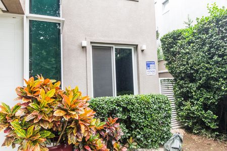 Casa de condomínio à venda com 341m², 2 quartos e 4 vagas Casa de condomínio à venda com 341m², 2 quartos e 4 vagasVista da Rua