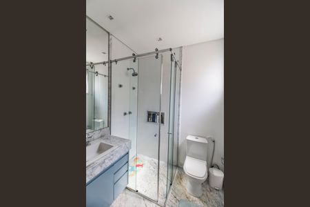 Casa de condomínio à venda com 341m², 2 quartos e 4 vagas Casa de condomínio à venda com 341m², 2 quartos e 4 vagasBanheiro da Suíte