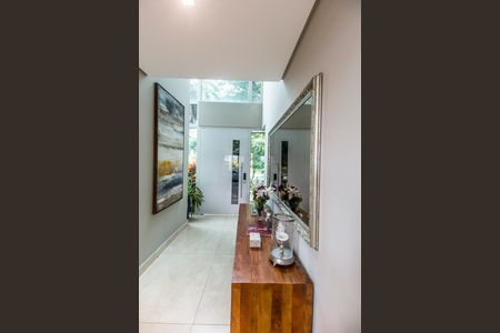 Casa de condomínio à venda com 341m², 2 quartos e 4 vagas Casa de condomínio à venda com 341m², 2 quartos e 4 vagasHall social