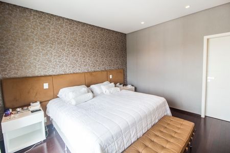 Casa de condomínio à venda com 341m², 2 quartos e 4 vagas Casa de condomínio à venda com 341m², 2 quartos e 4 vagasSuíte master