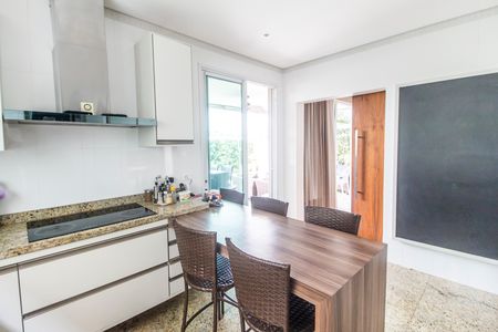 Casa de condomínio à venda com 341m², 2 quartos e 4 vagas Casa de condomínio à venda com 341m², 2 quartos e 4 vagasCozinha