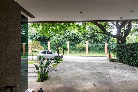 Casa de condomínio à venda com 341m², 2 quartos e 4 vagas Casa de condomínio à venda com 341m², 2 quartos e 4 vagasVista da Rua