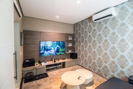 Casa de condomínio à venda com 341m², 2 quartos e 4 vagas Casa de condomínio à venda com 341m², 2 quartos e 4 vagasSala de TV