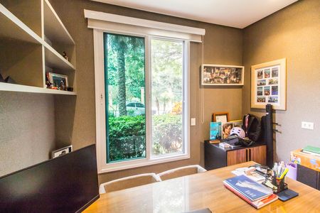 Casa de condomínio à venda com 341m², 2 quartos e 4 vagas Casa de condomínio à venda com 341m², 2 quartos e 4 vagasEscritório