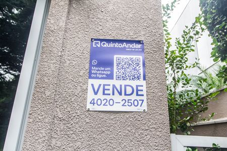 Casa de condomínio à venda com 341m², 2 quartos e 4 vagas Casa de condomínio à venda com 341m², 2 quartos e 4 vagasVista da Rua