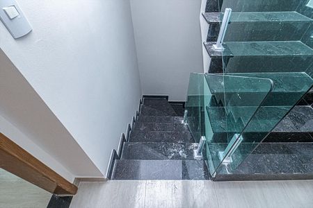 acesso para o piso 2_2 de casa de condomínio para alugar com 3 quartos, 130m² em Vila Água Funda, São Paulo