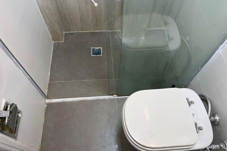 Banheiro da Suíte 1 de apartamento para alugar com 2 quartos, 86m² em Boqueirão, Santos
