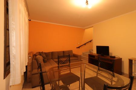Sala de casa para alugar com 2 quartos, 172m² em Vila Homero Thon, Santo André