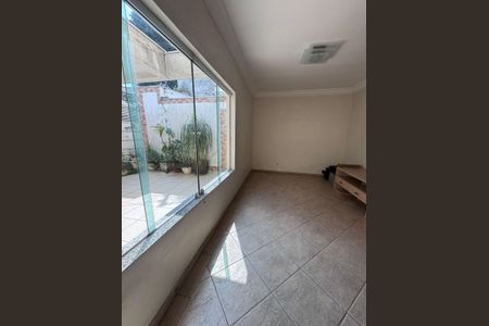 Casa à venda com 270m², 3 quartos e 2 vagasSala