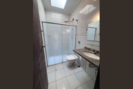 Casa à venda com 270m², 3 quartos e 2 vagasBanheiro