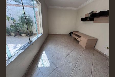 Casa à venda com 270m², 3 quartos e 2 vagasSala