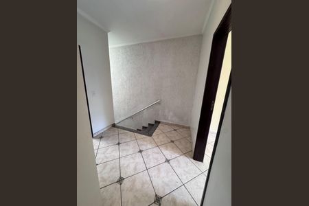 Casa à venda com 270m², 3 quartos e 2 vagasEscada