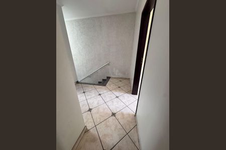 Casa à venda com 270m², 3 quartos e 2 vagasEscada