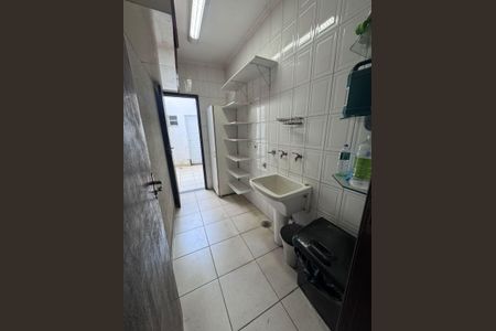 Casa à venda com 270m², 3 quartos e 2 vagasÁrea de serviço