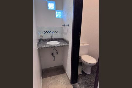 Casa à venda com 270m², 3 quartos e 2 vagasBanheiro