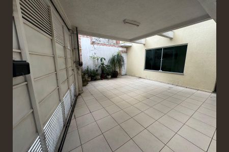 Casa à venda com 270m², 3 quartos e 2 vagasÁrea externa