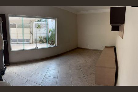 Casa à venda com 270m², 3 quartos e 2 vagasSala