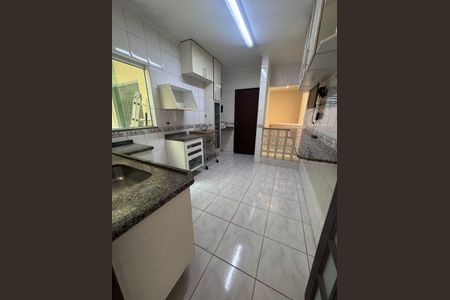 Casa à venda com 270m², 3 quartos e 2 vagasCozinha