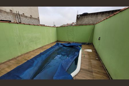 Casa para alugar com 94m², 2 quartos e 2 vagas Casa para alugar com 94m², 2 quartos e 2 vagasQuintal - Piscina