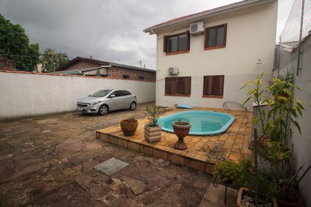 Casa à venda com 208m², 4 quartos e 2 vagas Casa à venda com 208m², 4 quartos e 2 vagasPiscina
