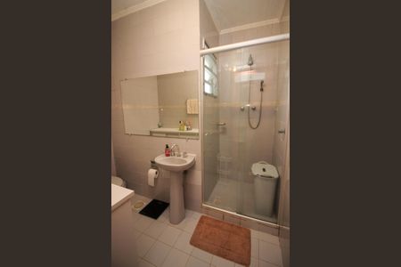 Casa à venda com 208m², 4 quartos e 2 vagas Casa à venda com 208m², 4 quartos e 2 vagasBanheiro 2