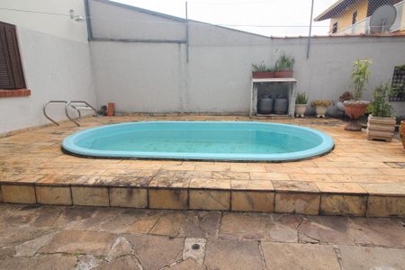 Casa à venda com 208m², 4 quartos e 2 vagas Casa à venda com 208m², 4 quartos e 2 vagasPiscina