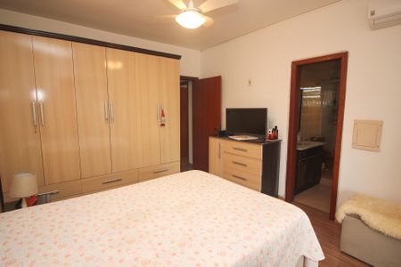 Casa à venda com 208m², 4 quartos e 2 vagas Casa à venda com 208m², 4 quartos e 2 vagasQuarto Suíte