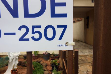 Casa à venda com 208m², 4 quartos e 2 vagas Casa à venda com 208m², 4 quartos e 2 vagasPlaca