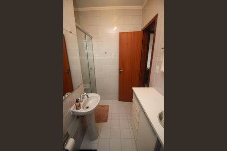 Casa à venda com 208m², 4 quartos e 2 vagas Casa à venda com 208m², 4 quartos e 2 vagasBanheiro 2