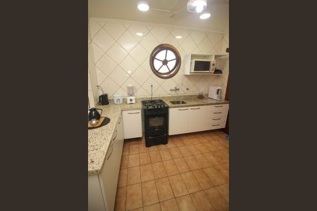 Casa à venda com 208m², 4 quartos e 2 vagas Casa à venda com 208m², 4 quartos e 2 vagasCozinha