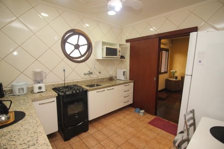 Casa à venda com 208m², 4 quartos e 2 vagas Casa à venda com 208m², 4 quartos e 2 vagasCozinha