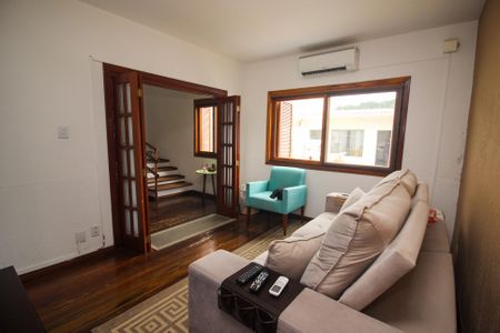 Casa à venda com 208m², 4 quartos e 2 vagas Casa à venda com 208m², 4 quartos e 2 vagasSala