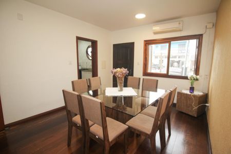 Casa à venda com 208m², 4 quartos e 2 vagas Casa à venda com 208m², 4 quartos e 2 vagasSala de Jantar