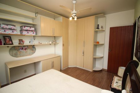 Casa à venda com 208m², 4 quartos e 2 vagas Casa à venda com 208m², 4 quartos e 2 vagasQuarto 1