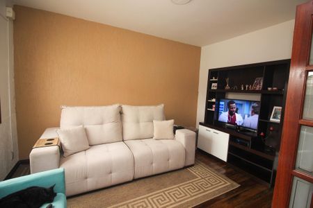 Casa à venda com 208m², 4 quartos e 2 vagas Casa à venda com 208m², 4 quartos e 2 vagasSala