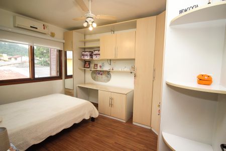 Casa à venda com 208m², 4 quartos e 2 vagas Casa à venda com 208m², 4 quartos e 2 vagasQuarto 1