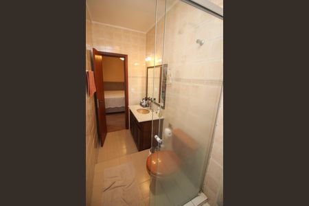 Casa à venda com 208m², 4 quartos e 2 vagas Casa à venda com 208m², 4 quartos e 2 vagasBanheiro da Suíte