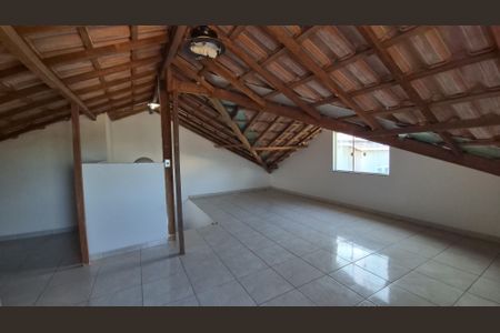 Casa de condomínio para alugar com 182m², 4 quartos e 3 vagas Casa de condomínio para alugar com 182m², 4 quartos e 3 vagasSótão