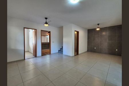 Casa de condomínio para alugar com 182m², 4 quartos e 3 vagas Casa de condomínio para alugar com 182m², 4 quartos e 3 vagasSala