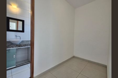 Casa de condomínio para alugar com 182m², 4 quartos e 3 vagas Casa de condomínio para alugar com 182m², 4 quartos e 3 vagasSuíte