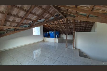 Casa de condomínio para alugar com 182m², 4 quartos e 3 vagas Casa de condomínio para alugar com 182m², 4 quartos e 3 vagasSótão