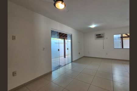Casa de condomínio para alugar com 182m², 4 quartos e 3 vagas Casa de condomínio para alugar com 182m², 4 quartos e 3 vagasSala