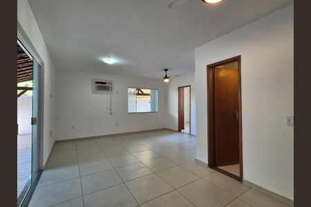 Casa de condomínio para alugar com 182m², 4 quartos e 3 vagas Casa de condomínio para alugar com 182m², 4 quartos e 3 vagasSala