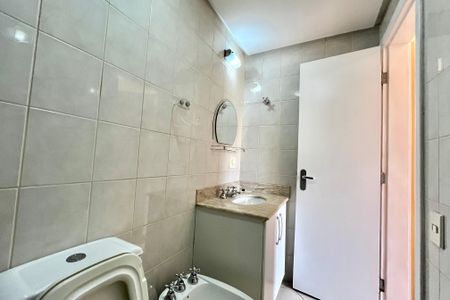 Apartamento para alugar com 109m², 2 quartos e 1 vaga Apartamento para alugar com 109m², 2 quartos e 1 vagaBanheiro da Suíte